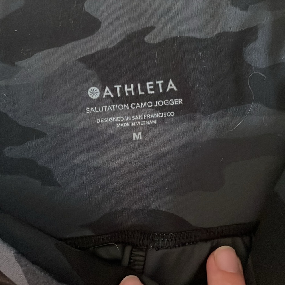 Athleta Salutation Camo Jogger Euc - image 2